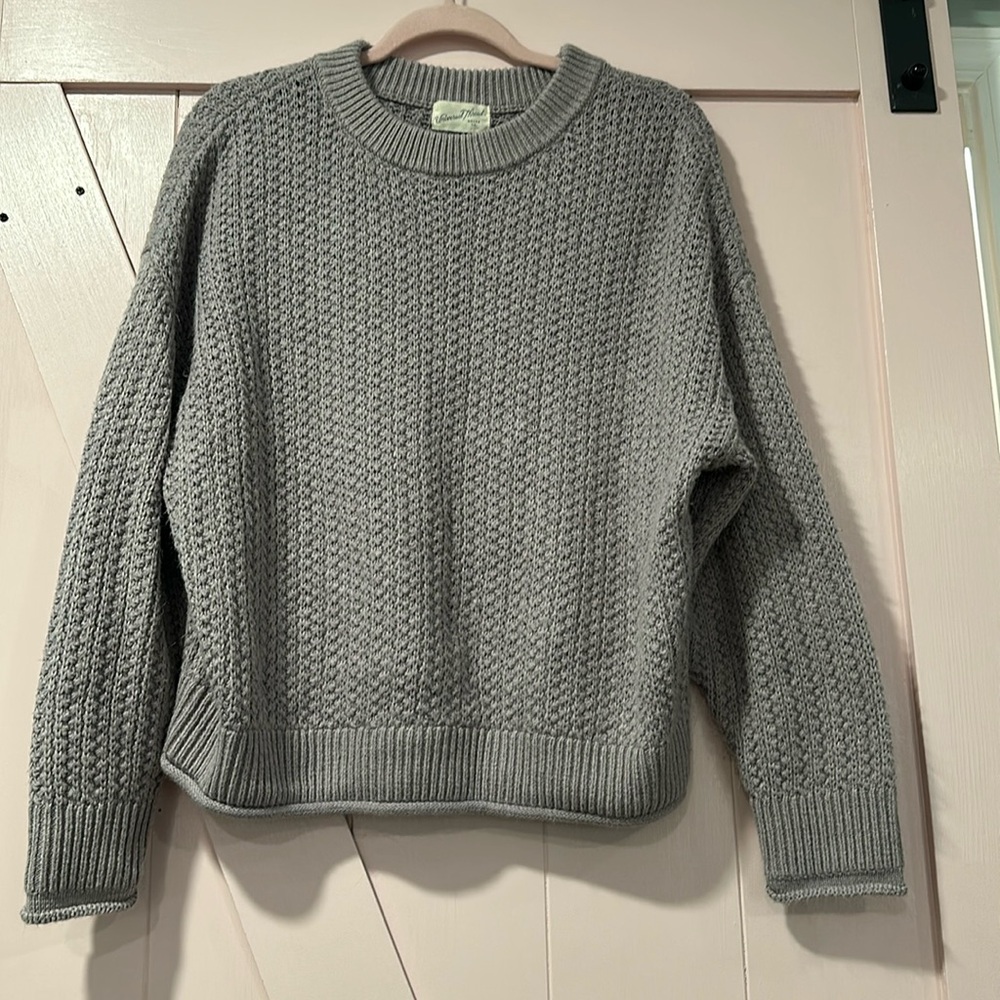 Women’s L Universal Thread purple sweater